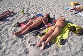 strapon lesbian sex on the beach videos