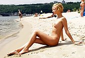 teen big boobs naked in beach