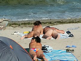 topless boobs dance beach