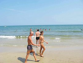 rihanna naked at beach