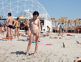 nude beach girls flashing