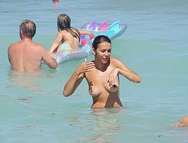 busty sex in beach pic